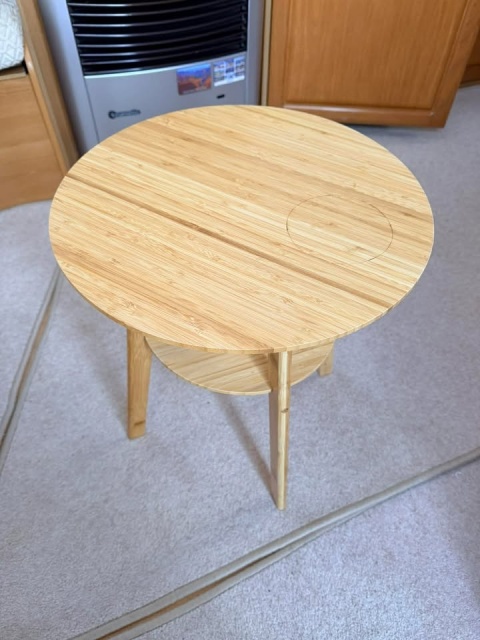 Stolik bambusowy okrągły z ładowarką