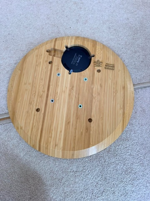 Stolik bambusowy okrągły z ładowarką